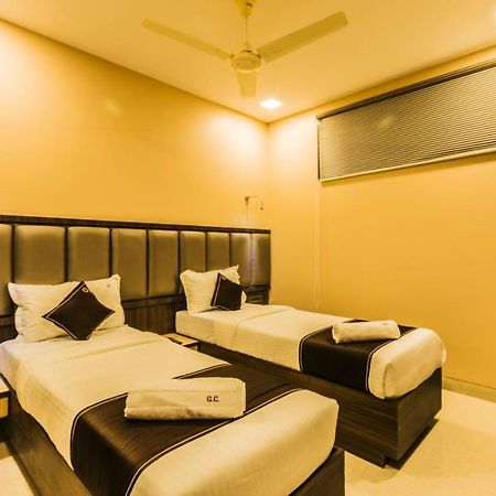 Hotel Golden Crown Мумбай Екстериор снимка
