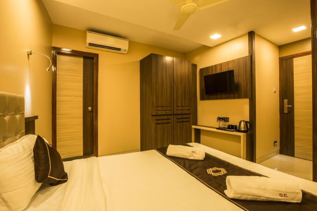 Hotel Golden Crown Мумбай Екстериор снимка