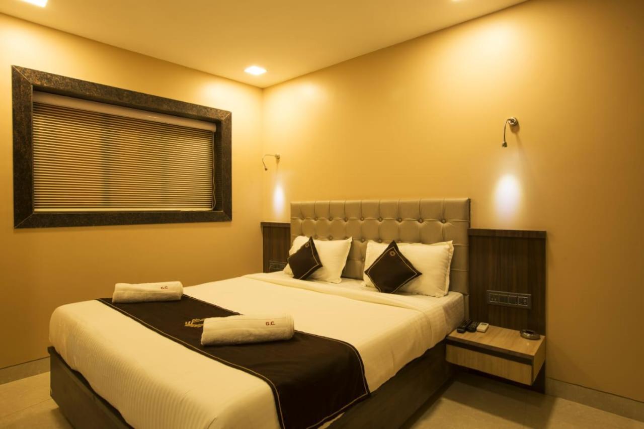 Hotel Golden Crown Мумбай Екстериор снимка