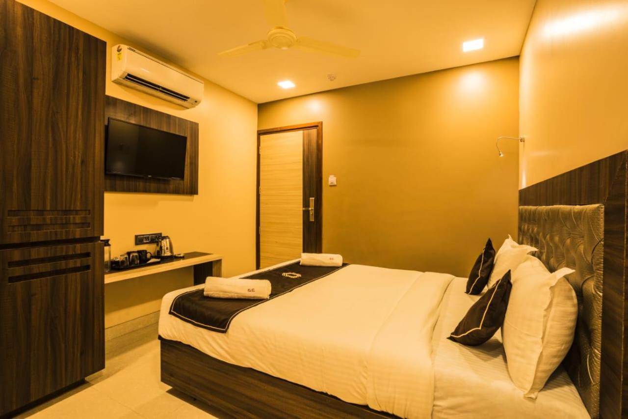 Hotel Golden Crown Мумбай Екстериор снимка