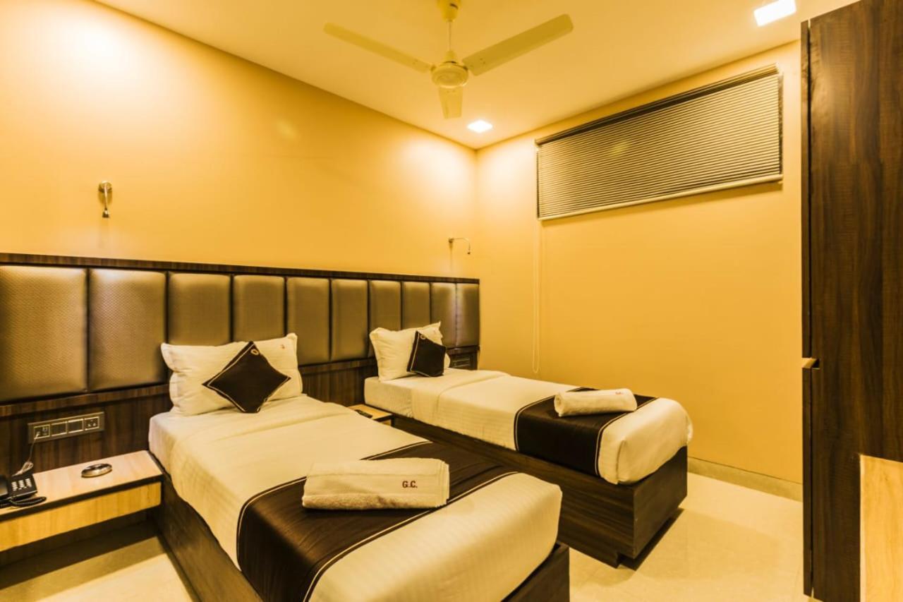 Hotel Golden Crown Мумбай Екстериор снимка